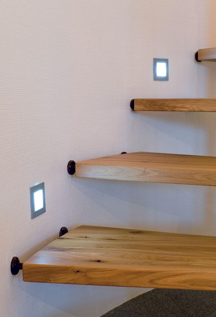 Holztreppe Stufen Treppenbeleuchtung